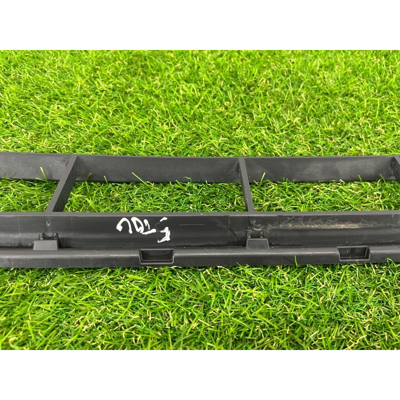 Решетка бампера (кузов и элементы) Volkswagen Touareg NF 2012 3.0 7P68536739B9