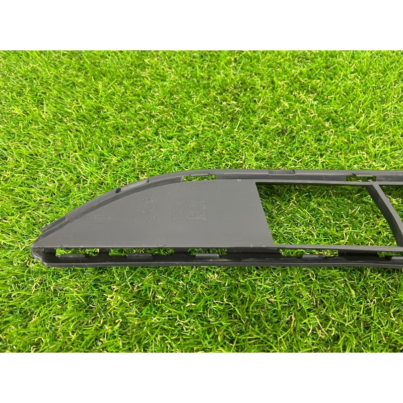 Решетка бампера (кузов и элементы) Volkswagen Touareg NF 2012 3.0 7P68536739B9