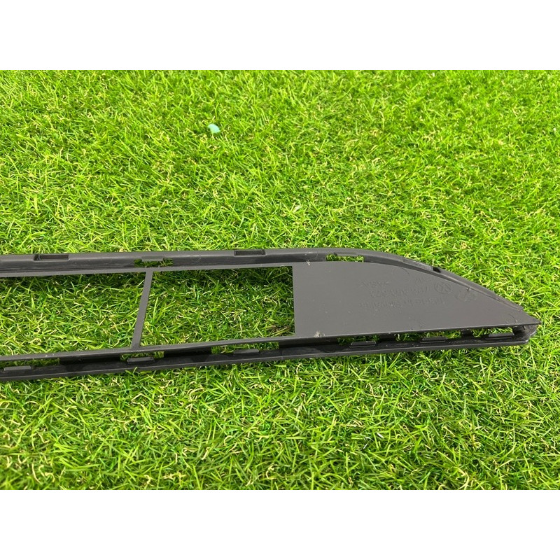 Решетка бампера (кузов и элементы) Volkswagen Touareg NF 2012 3.0 7P68536739B9
