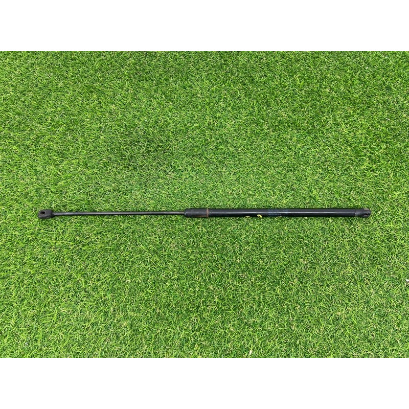Амортизатор капота (кузов і елементи) Volkswagen Touareg NF 2011 3.6 7P6823359