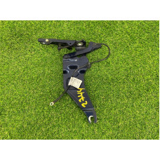 Петля капота