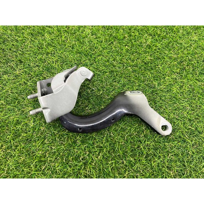 Петля багажника (кузов и элементы) AUDI Q7 4L 2007 3.6 4L0827299B