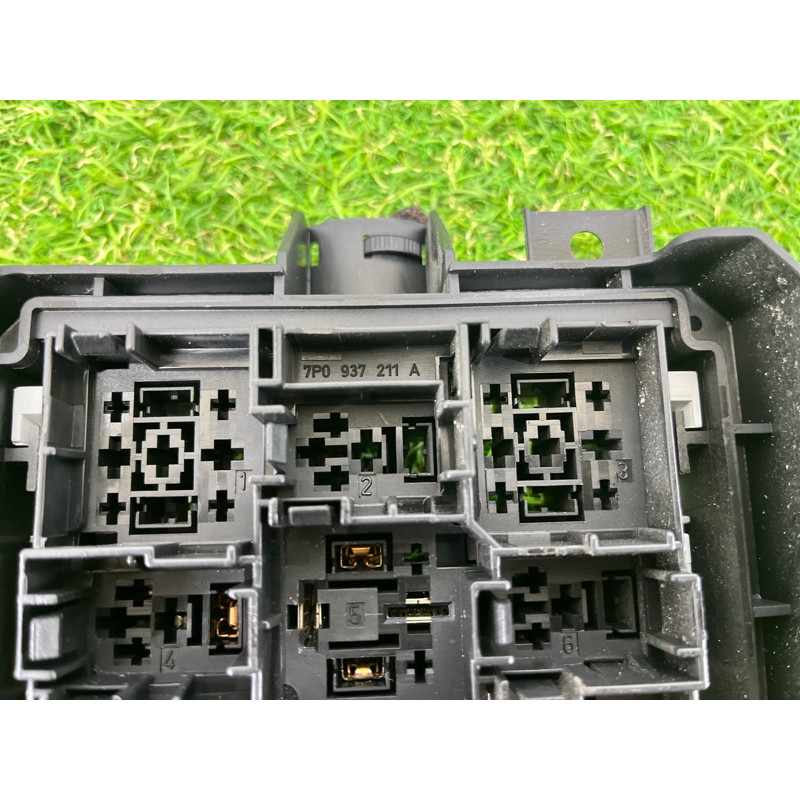 Блок реле (электрика) Volkswagen Touareg NF 2012 3.6 7L0937503A