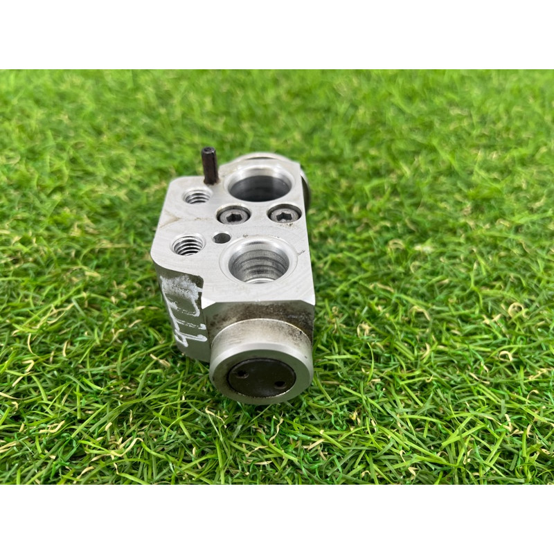 Клапан испарителя кондиционера (отопление и кондиционирование) Volkswagen Touareg NF 2011 3.6 7P0820679A