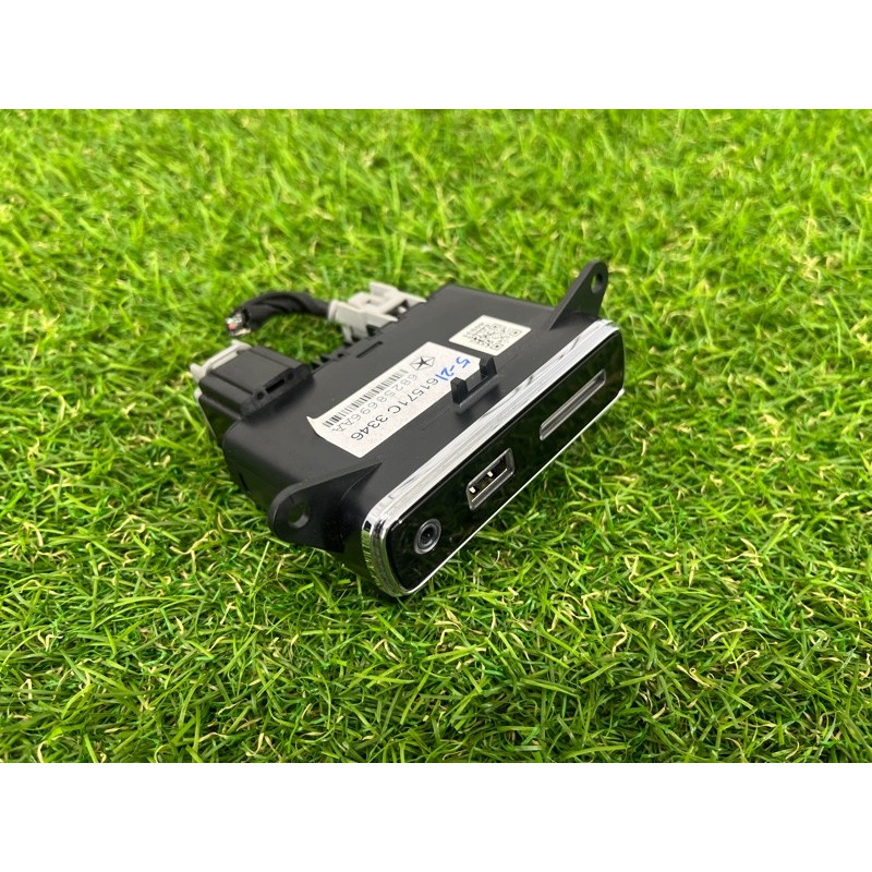 Гнездо USB/AUX (электрика) Jeep Grand Cherokee WK2 2017 3.6 68258696AA