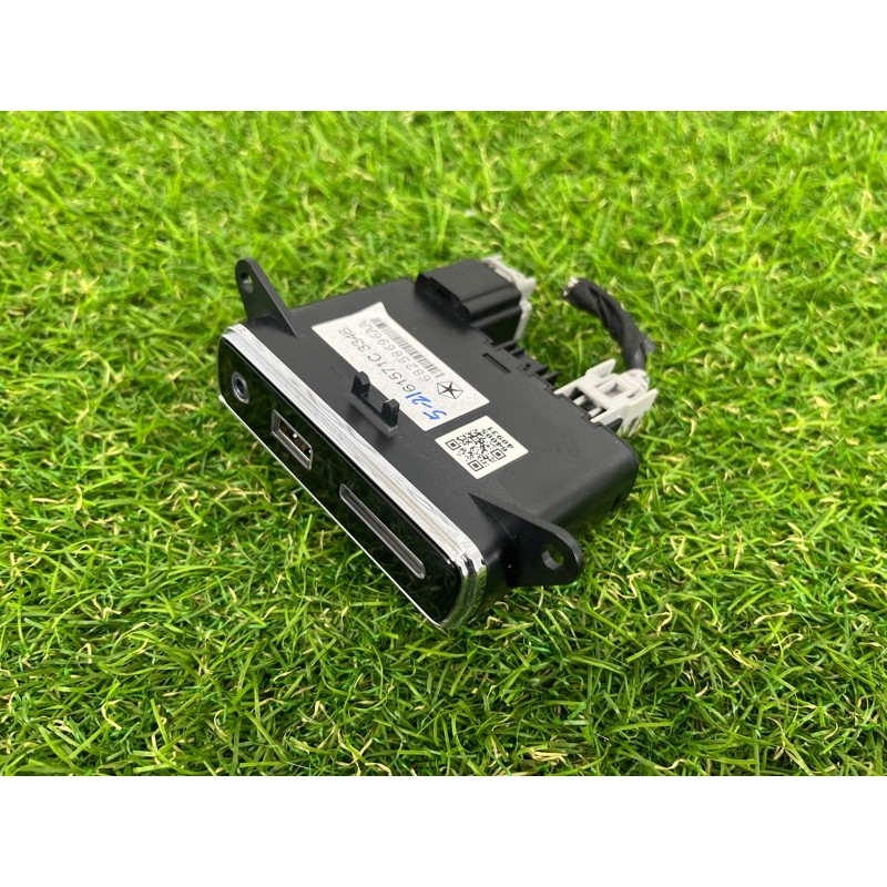 Гнездо USB/AUX (электрика) Jeep Grand Cherokee WK2 2017 3.6 68258696AA