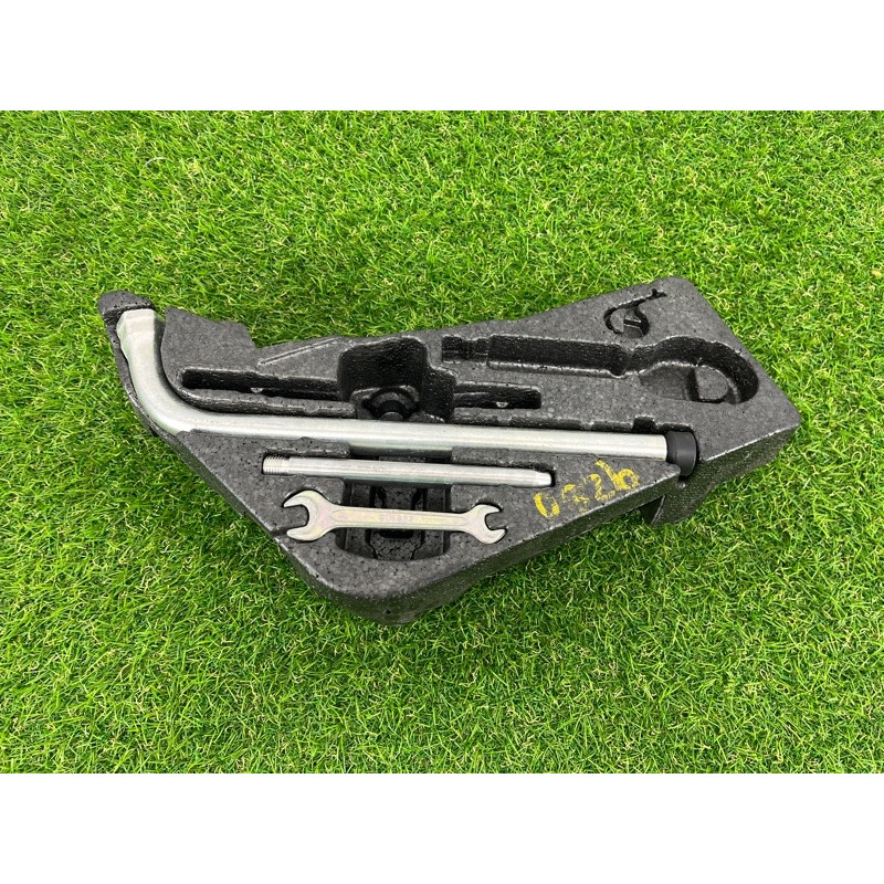 Комплект инструмента (аксессуары) AUDI Q7 4L 2014 3.0 TFSi CTWB 4L0012113E