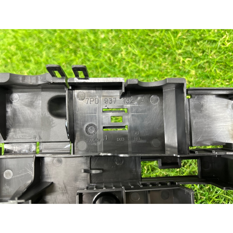 Крышка блока предохранителей (двигатель и элементы) Volkswagen Touareg NF 2011 3.6 7P0937574