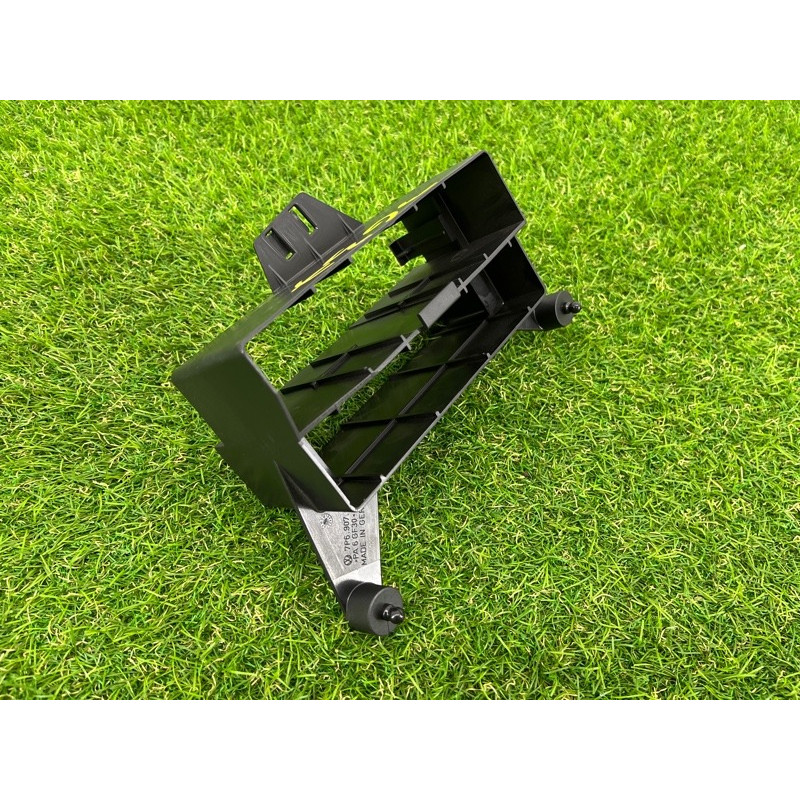 Кронштейн блока управления (кузов и элементы) Volkswagen Touareg NF 2012 3.0 7P6907179