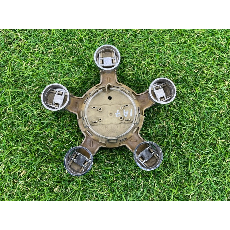 Колпачок колеса декоративный (аксессуары) AUDI A7 4G 2013 3.0 CGXB 4F0601165N