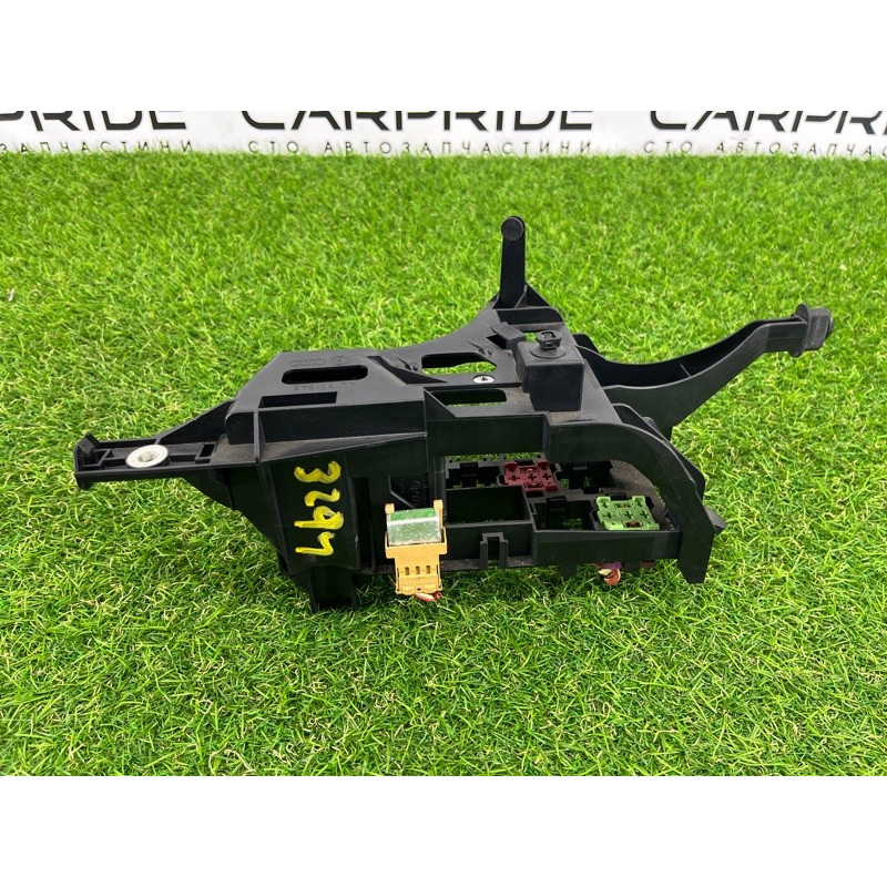 Кронштейн блока предохранителей (кузов и элементы) AUDI Q7 4L 2007 3.6 4L1971845