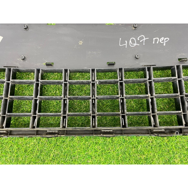 Решетка радиатора (наружные элементы кузова) AUDI Q7 4L 2014 3.0 TFSi CTWB 4L0853651HT94