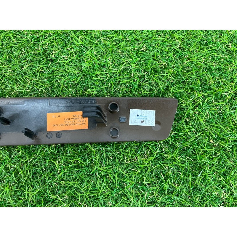 Декоративна накладка карти дверей (салон) Volkswagen Touareg NF 2012 3.6 7P6867439FME1