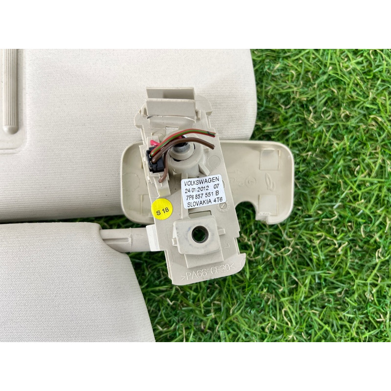 Козирок сонцезахисний (салон) Volkswagen Touareg NF 2012 3.6 7P6857551B4T6