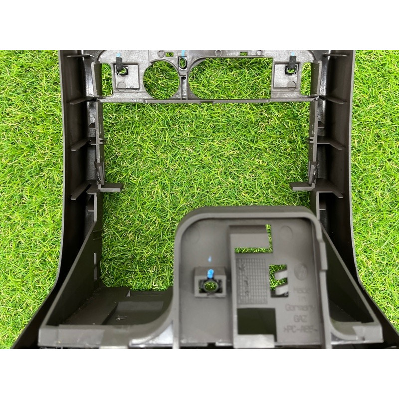 Накладка центральной консоли (салон) Volkswagen Touareg NF 2012 3.0 7P68642994A1