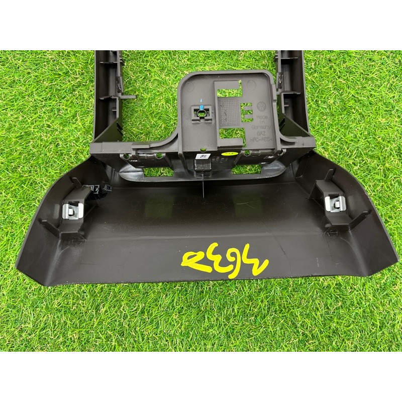 Накладка центральной консоли (салон) Volkswagen Touareg NF 2012 3.0 7P68642994A1