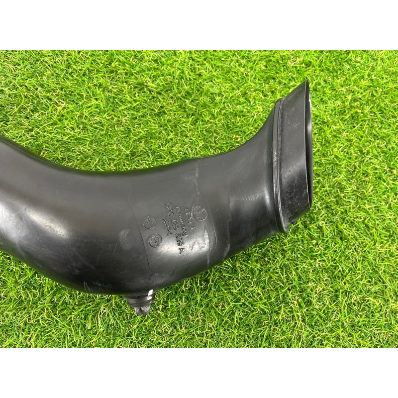 Патрубок воздушного фильтра (впускная система) Volkswagen Touareg NF 2011 3.6 7P6129609A