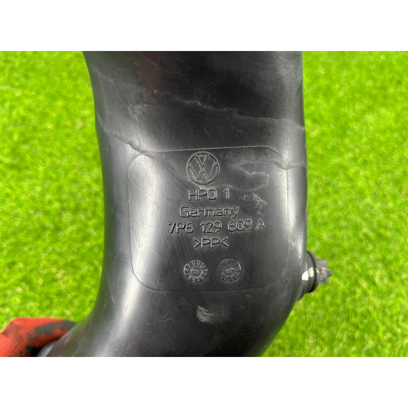 Патрубок воздушного фильтра (впускная система) Volkswagen Touareg NF 2011 3.6 7P6129609A
