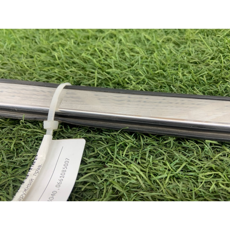 Молдинг стойки внешний (наружные элементы кузова) Jeep Compass MP 2018 2.4 5UP38SZZAD