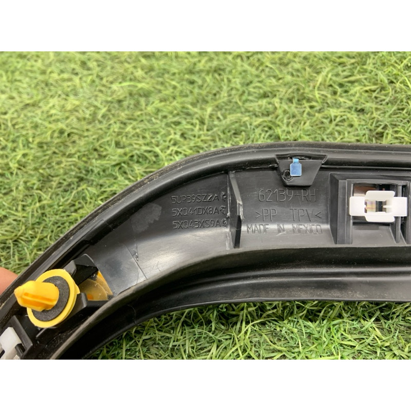 Молдинг стойки внешний (наружные элементы кузова) Jeep Compass MP 2018 2.4 5UP38SZZAD