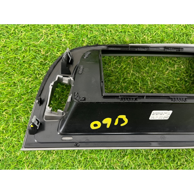 Декоративная накладка торпедо (салон) AUDI A4 B8 2012 2.0 TFSI 8K1857186HR66