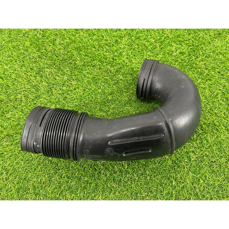 Патрубок воздушного фильтра (впускная система) Volkswagen Touareg NF 2011 3.6 7P6129684B