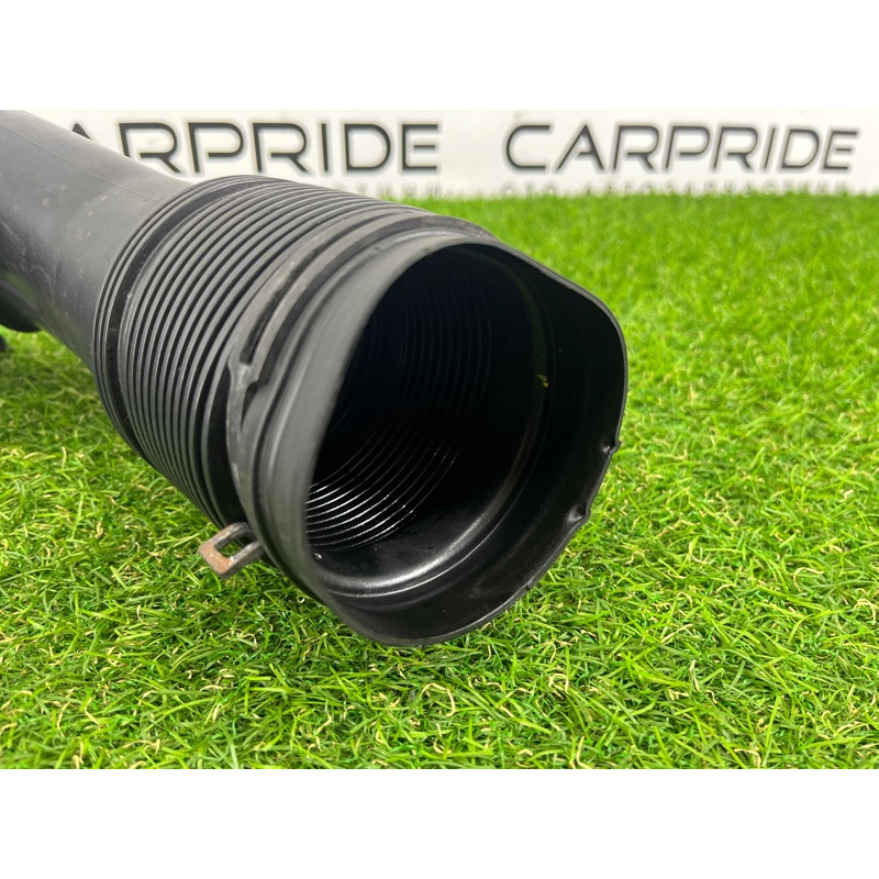 Патрубок воздушного фильтра (впускная система) Volkswagen Touareg NF 2011 3.6 7P6129684B