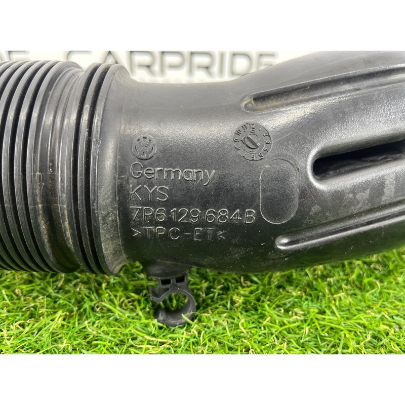 Патрубок воздушного фильтра (впускная система) Volkswagen Touareg NF 2011 3.6 7P6129684B