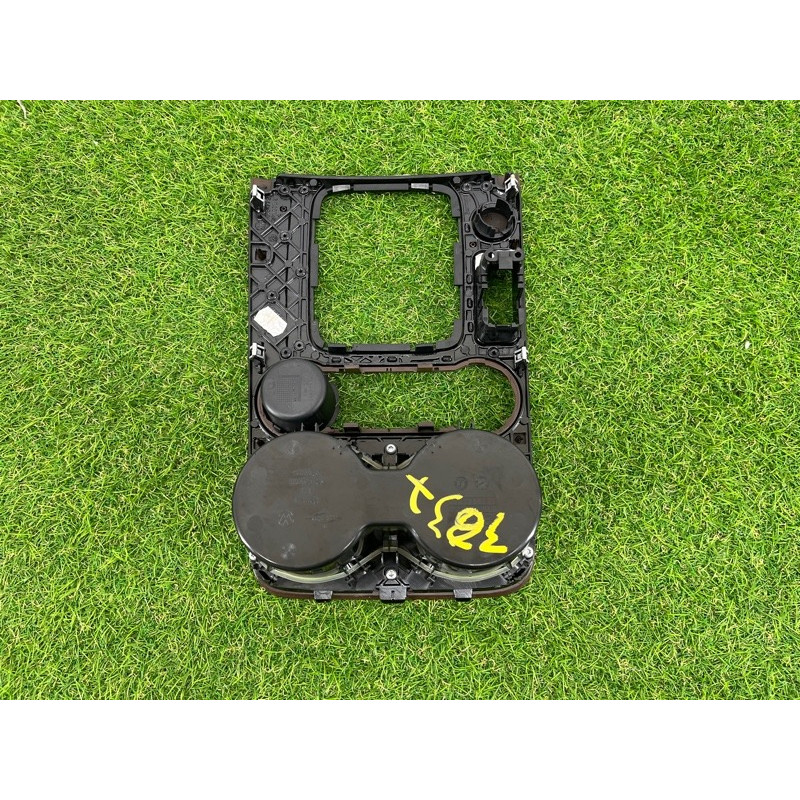 Декоративная накладка центральной консоли (салон) Volkswagen Touareg NF 2012 3.0 7P1863212CME1