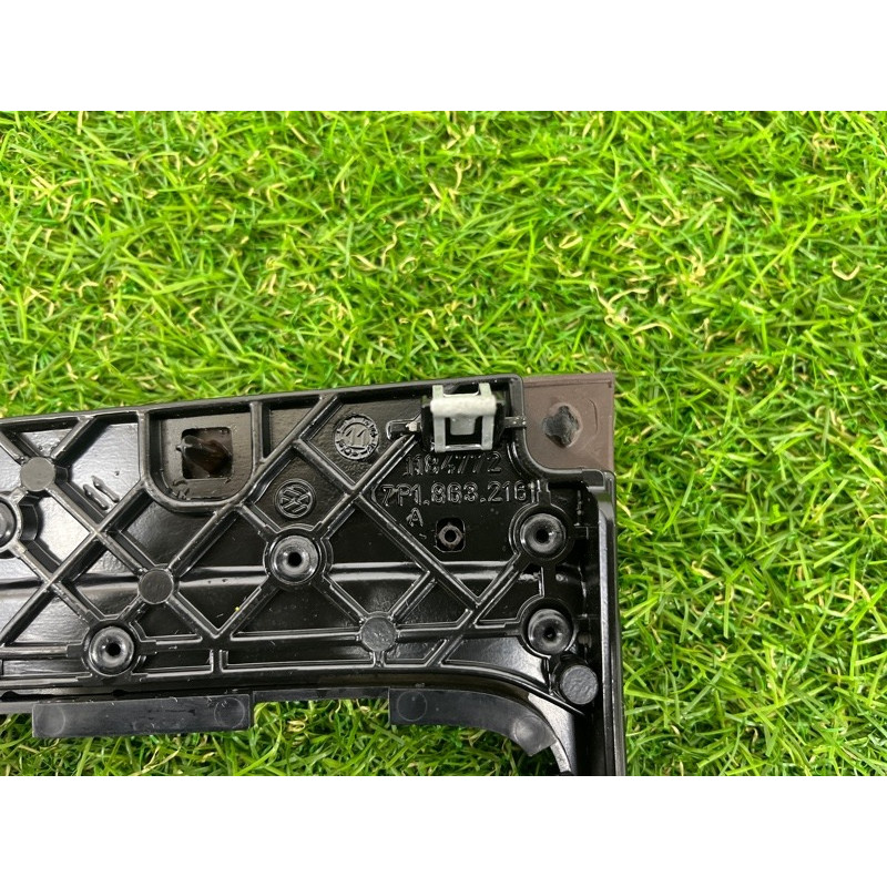 Декоративная накладка центральной консоли (салон) Volkswagen Touareg NF 2012 3.0 7P1863212CME1