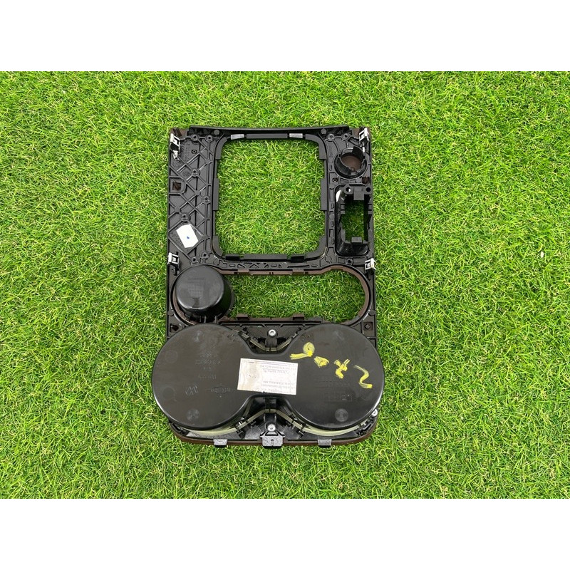 Декоративная накладка центральной консоли (салон) Volkswagen Touareg NF 2011 3.6 7P1863212CME1