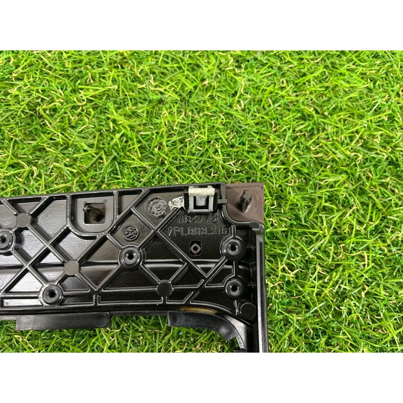 Декоративная накладка центральной консоли (салон) Volkswagen Touareg NF 2011 3.6 7P1863212CME1