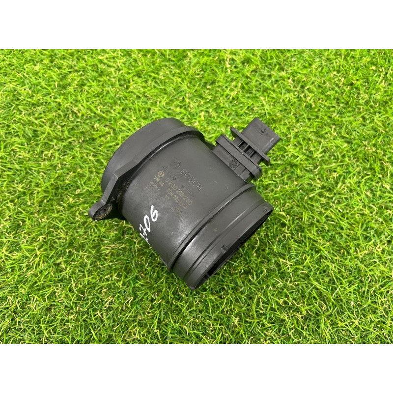 Датчик массового расхода воздуха (электрика двигателя) Volkswagen Touareg NF 2011 3.6 03H906461A