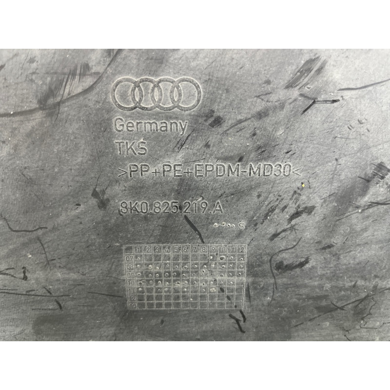 Защита двигателя (кузов и элементы) AUDI A4 B8 2012 2.0 TFSI 8K0825219A