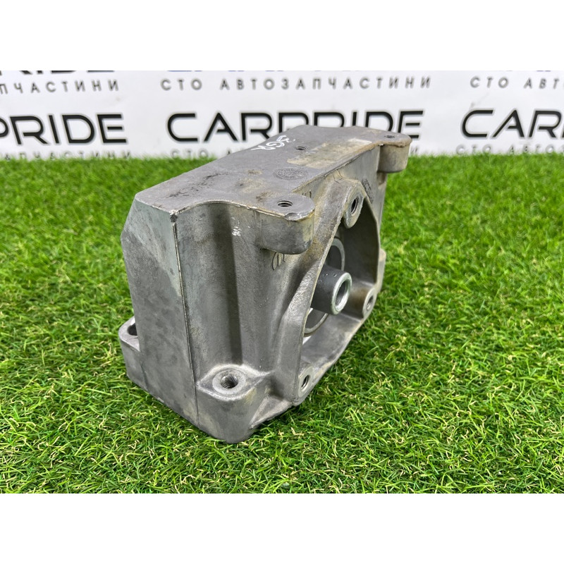 Кронштейн АКПП (трансмиссия) Jeep Grand Cherokee WK2 2017 3.6 68275992AA