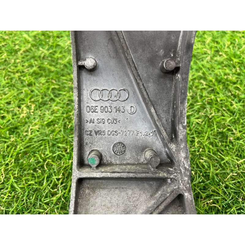 Кронштейн генератора (кронштейны двигателя) AUDI Q7 4M 2017 3.0 TFSi CREC 06E903143D