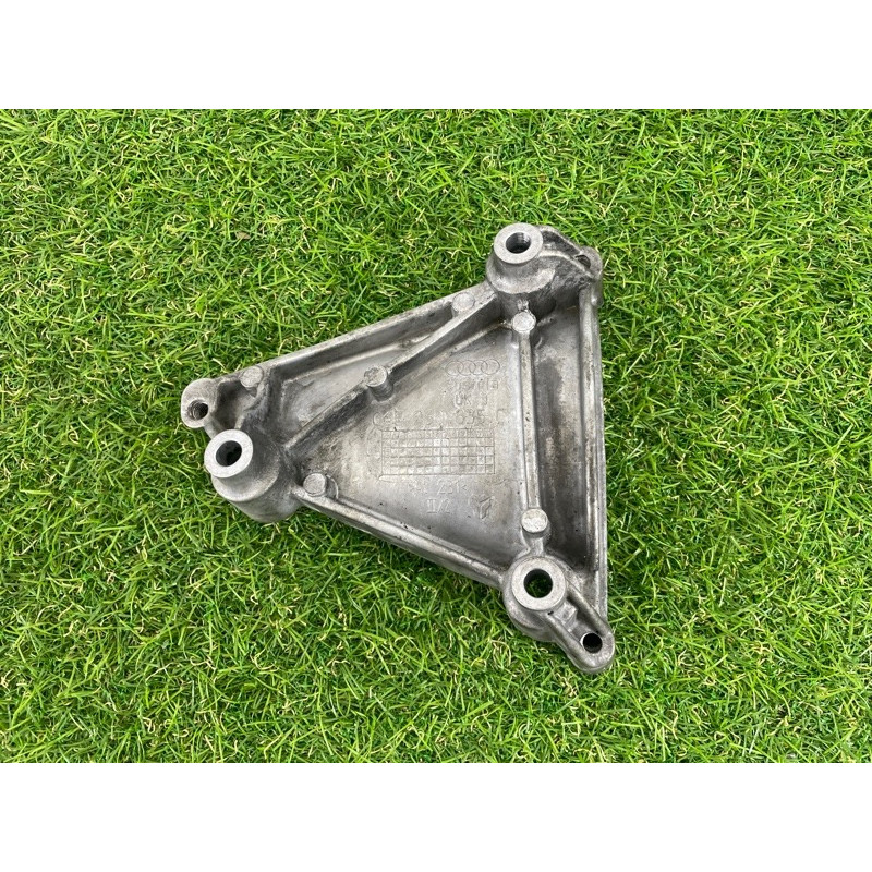 Кронштейн компрессора кондиционера (кронштейны двигателя) AUDI Q7 4L 2014 3.0 TFSi CTWB 06E260835C