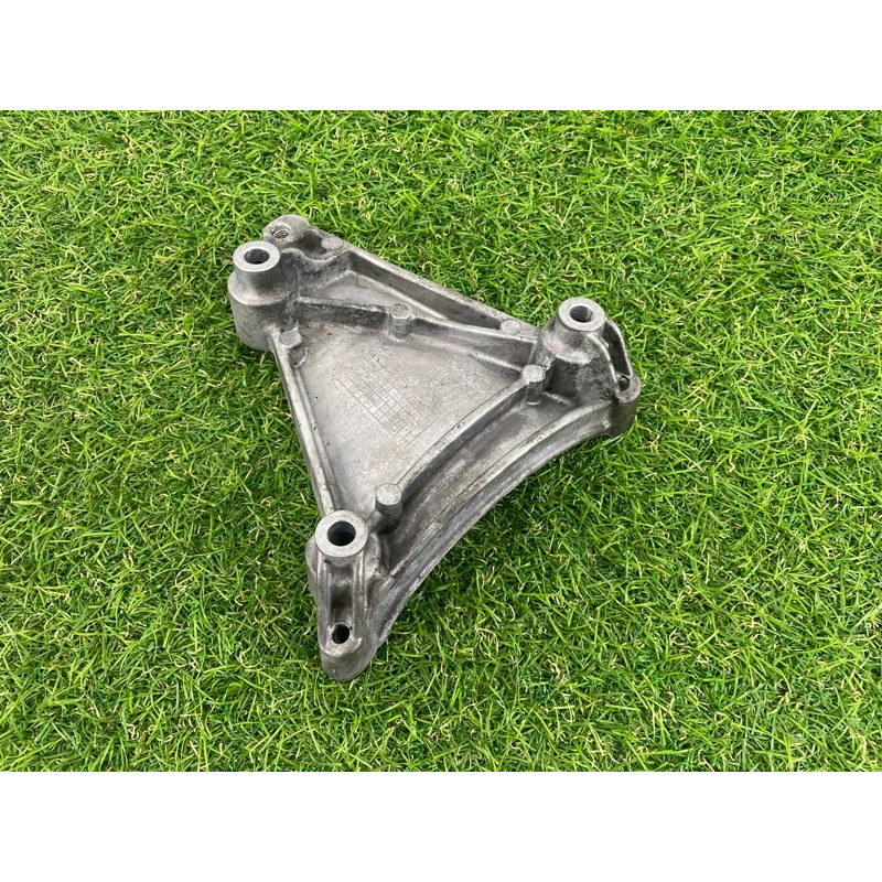 Кронштейн компрессора кондиционера (кронштейны двигателя) AUDI Q7 4L 2014 3.0 TFSi CTWB 06E260835C