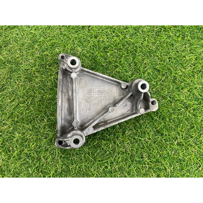 Кронштейн компрессора кондиционера (кронштейны двигателя) AUDI Q7 4L 2014 3.0 TFSi CTWB 06E260835C