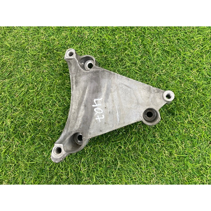 Кронштейн компрессора кондиционера (кронштейны двигателя) AUDI Q7 4L 2014 3.0 TFSi CTWB 06E260835C