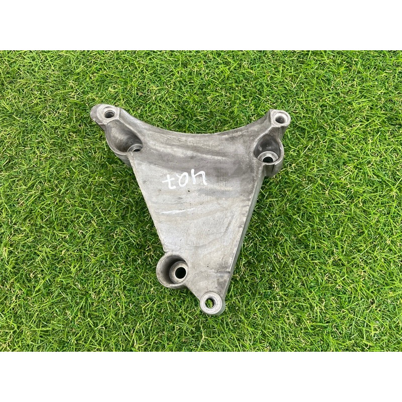 Кронштейн компрессора кондиционера (кронштейны двигателя) AUDI Q7 4L 2014 3.0 TFSi CTWB 06E260835C