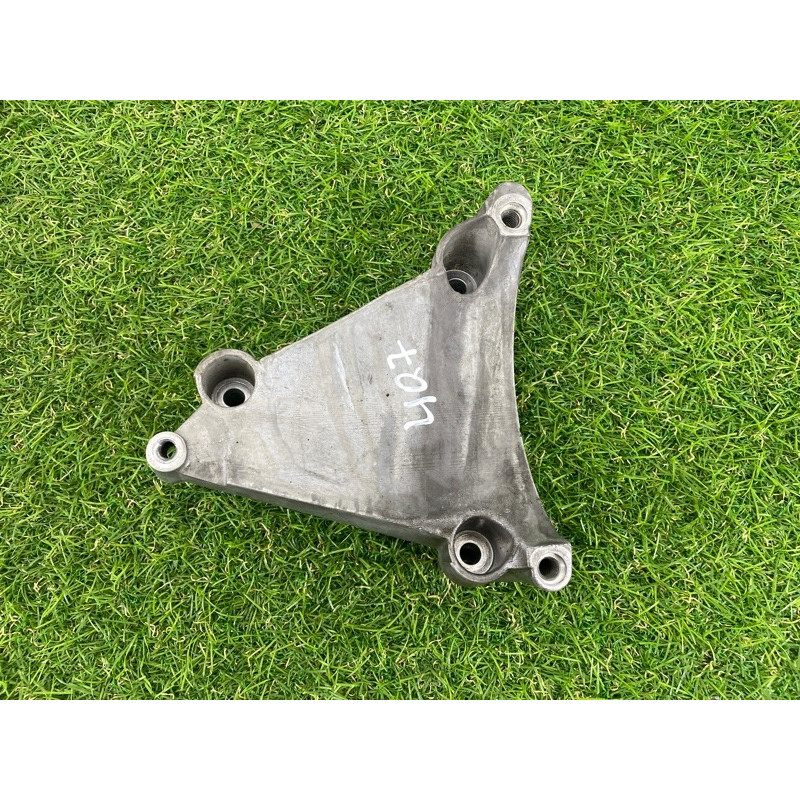 Кронштейн компрессора кондиционера (кронштейны двигателя) AUDI Q7 4L 2014 3.0 TFSi CTWB 06E260835C