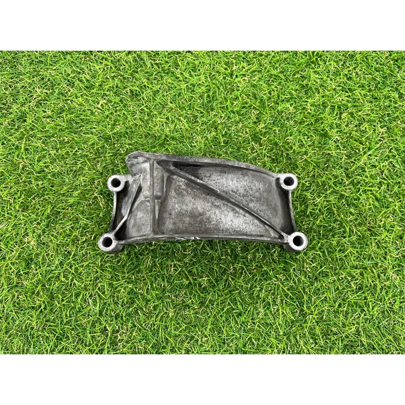 Кронштейн генератора (кронштейны двигателя) AUDI A7 4G 2013 3.0 CGXB 06E903143D