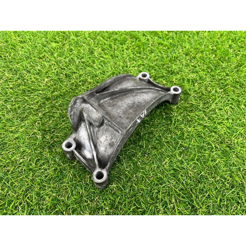 Кронштейн генератора (кронштейны двигателя) AUDI A7 4G 2013 3.0 CGXB 06E903143D