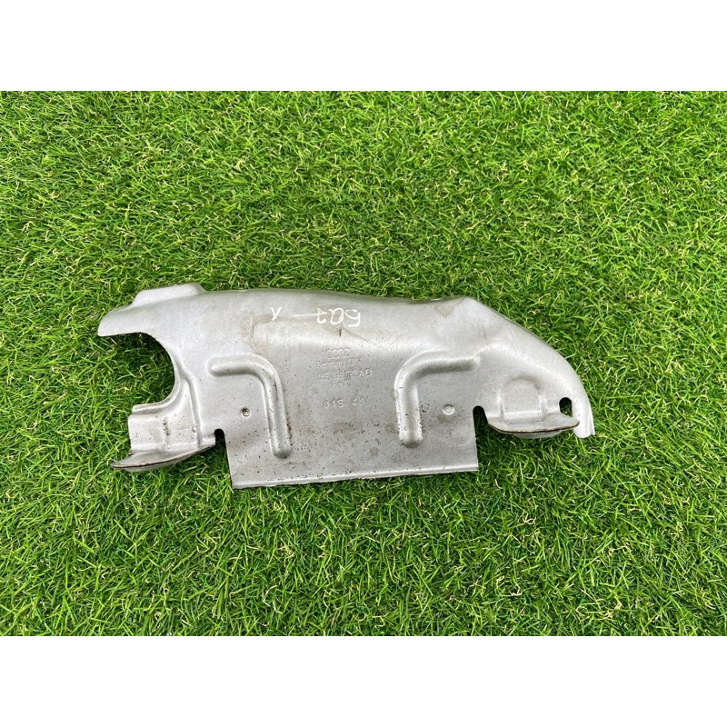 Защита коллектора (выпускная система) AUDI Q7 4M 2017 3.0 TFSi CREC 06E253037AD