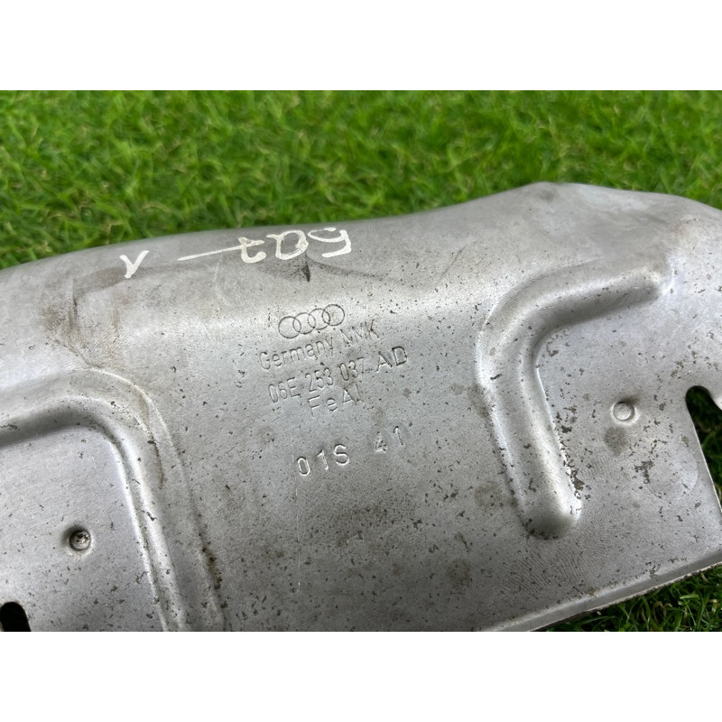 Защита коллектора (выпускная система) AUDI Q7 4M 2017 3.0 TFSi CREC 06E253037AD