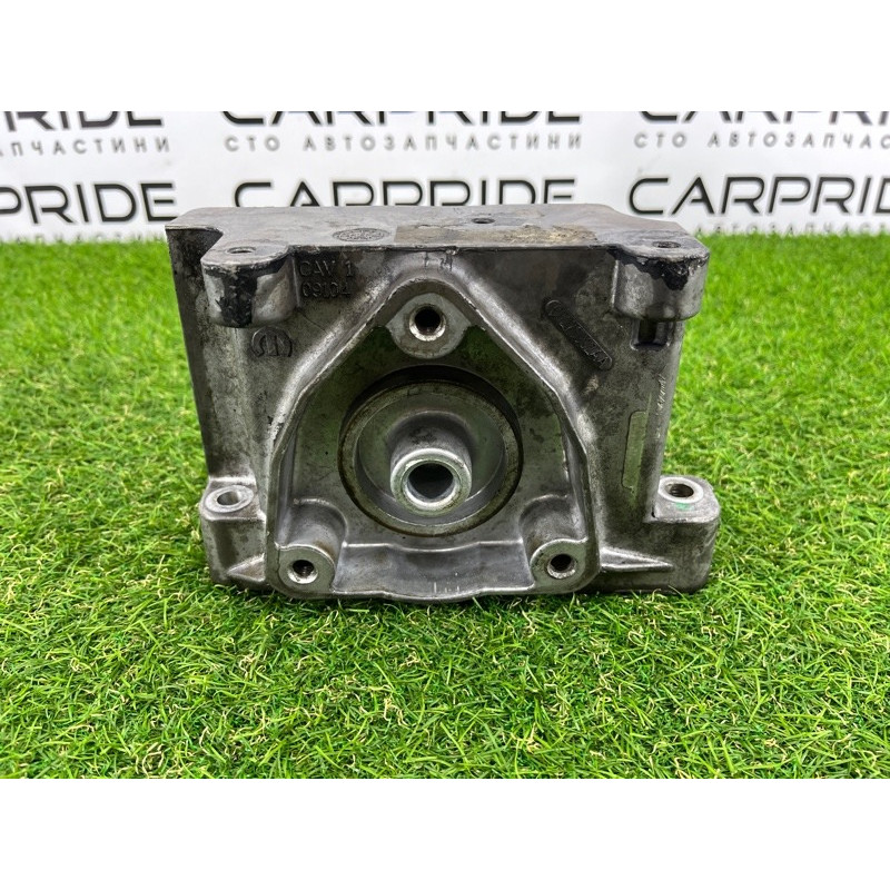 Кронштейн АКПП (трансмиссия) Jeep Grand Cherokee WK2 2016 3.6 68275992AA