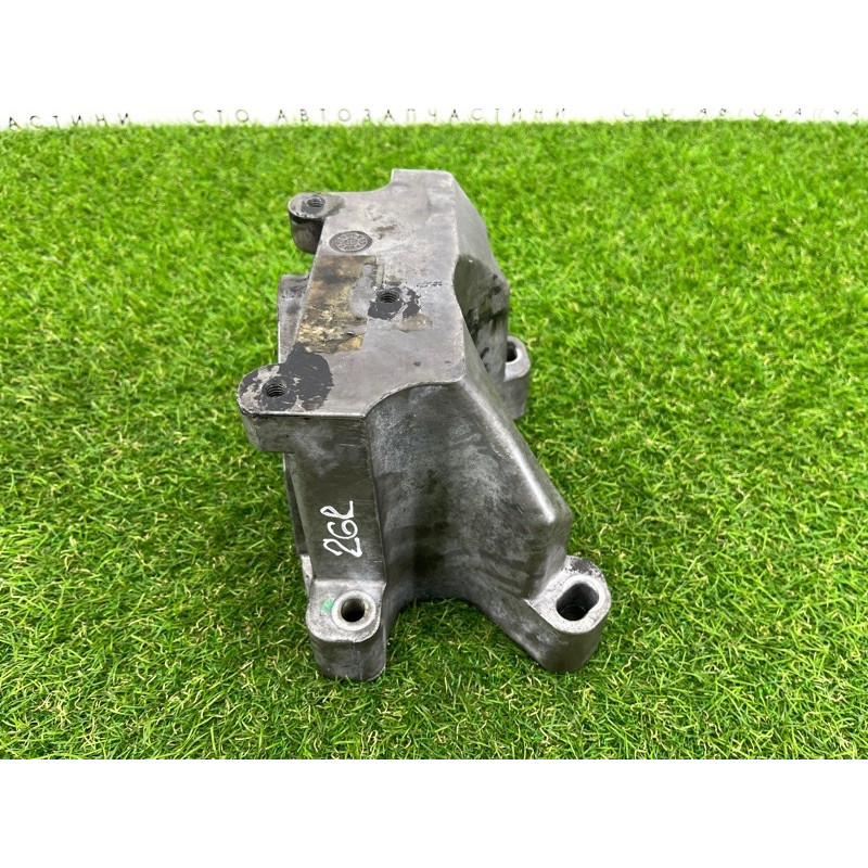 Кронштейн АКПП (трансмиссия) Jeep Grand Cherokee WK2 2016 3.6 68275992AA