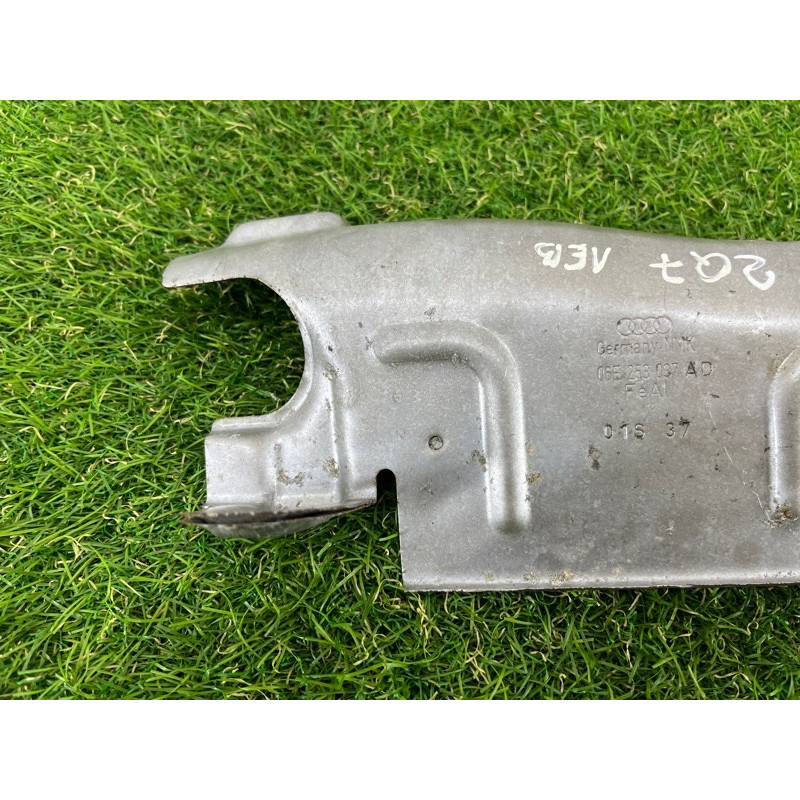 Защита коллектора (выпускная система) AUDI Q7 4M 2018 3.0 TFSi 06E253037AD