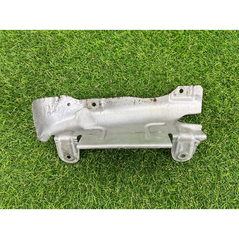 Защита коллектора (выпускная система) AUDI Q7 4M 2018 3.0 TFSi 06E253037AD